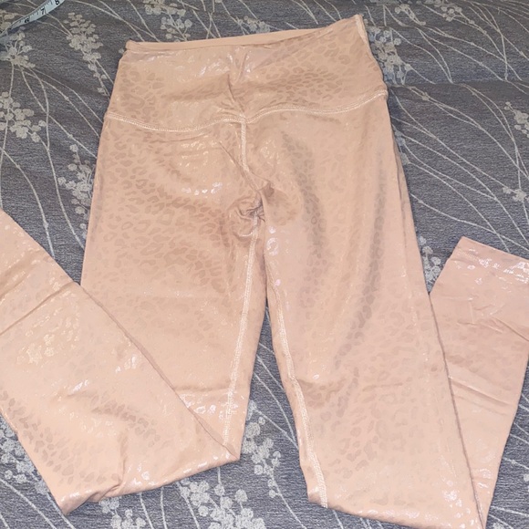 Beyond yoga shiny leopard high waist leggings - Picture 2 of 7